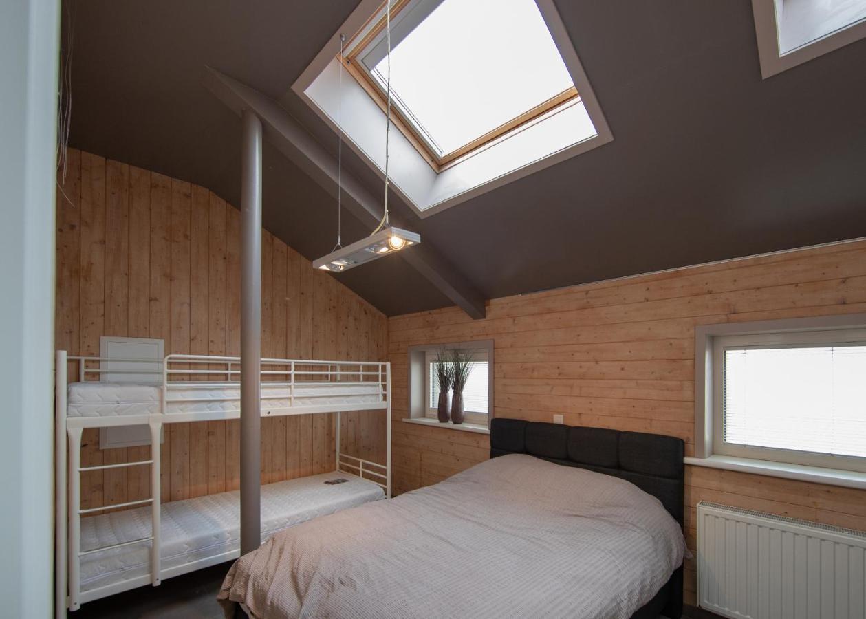Landelijk Vakantiehuis In Diksmuide Met Een Tuin En Vijver Exterior photo